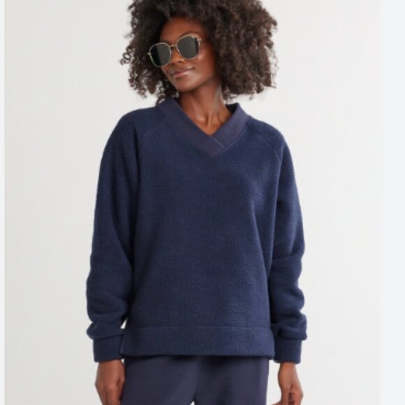 Dudley Stephens Cream VNeck Sherpa Fleece.  Includes gift bag pineapple 🍍 - Picture 15 of 15